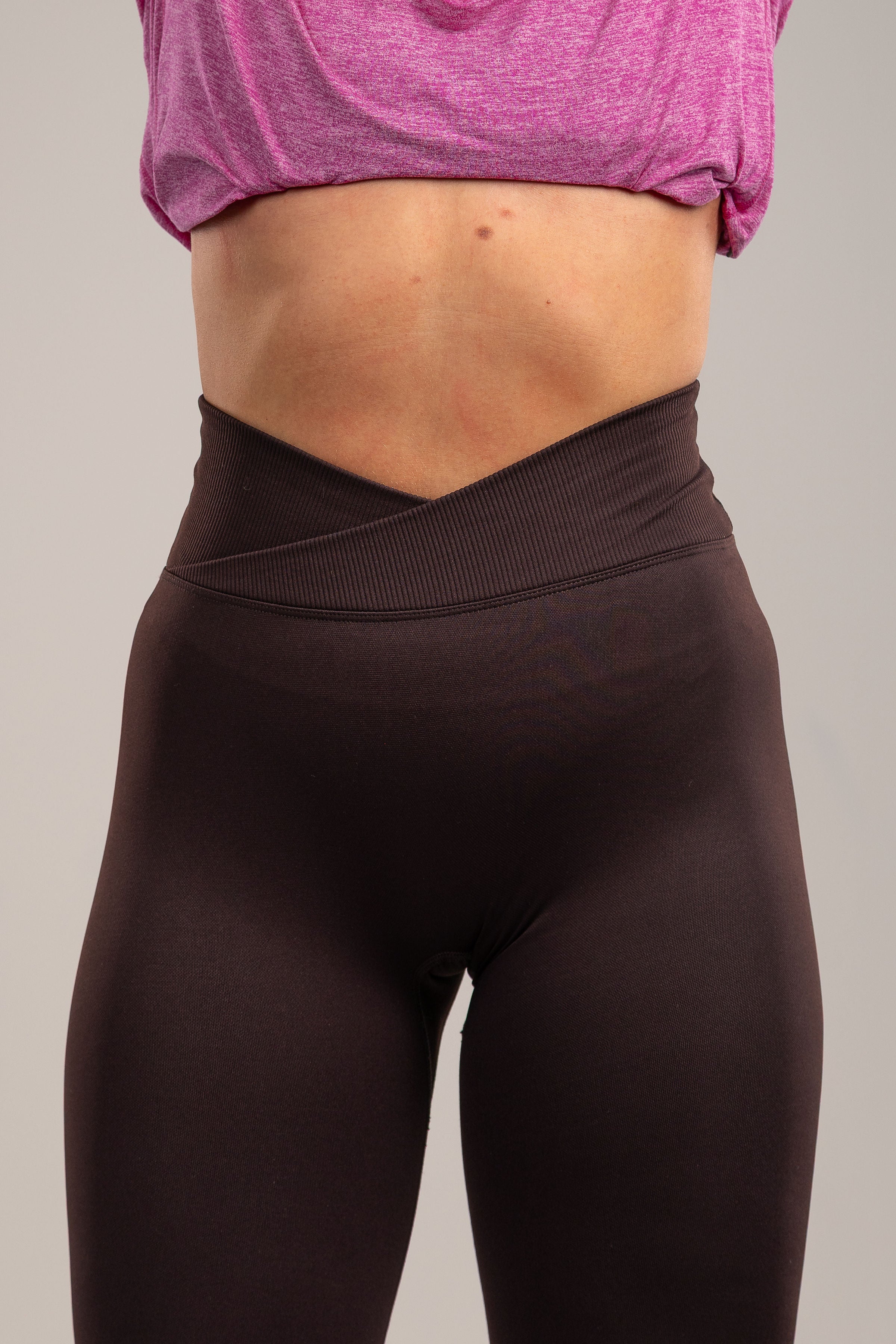 High/Mid Waist Brown V-Cros, scrunch feature
